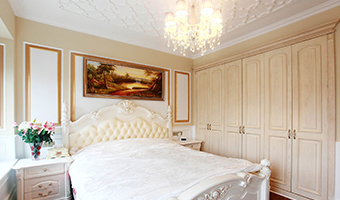 入墻式定制衣柜有哪些優(yōu)缺點？