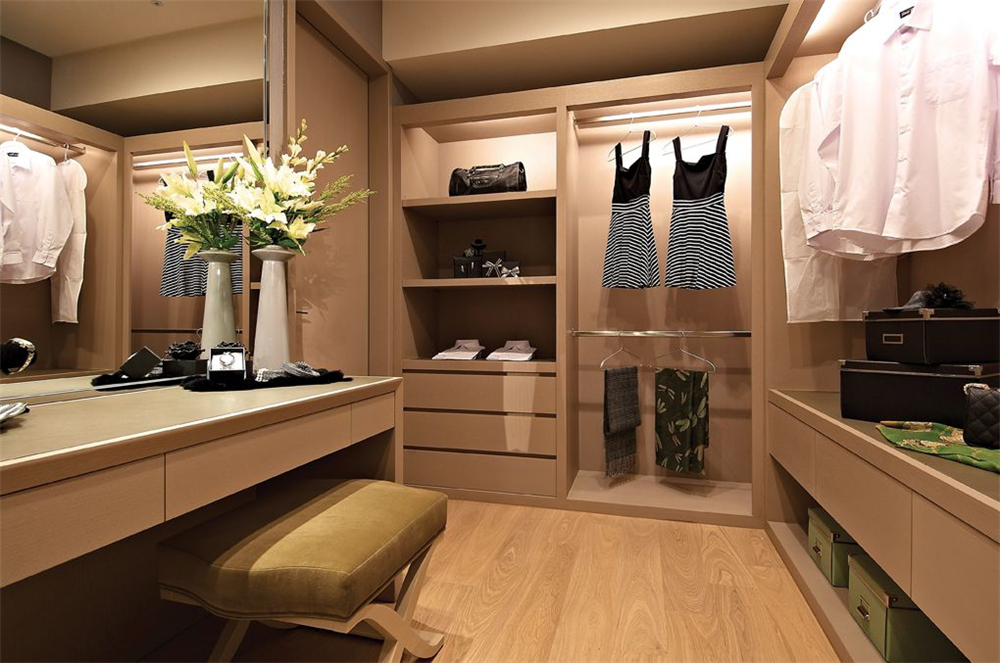 整木定制衣柜有哪些注意事項？(圖1)