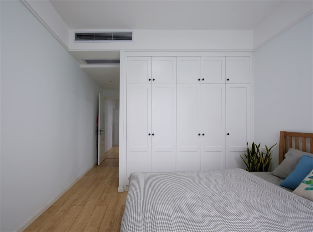 定制到頂衣柜好不好，有哪些優(yōu)缺點(diǎn)？(圖1)